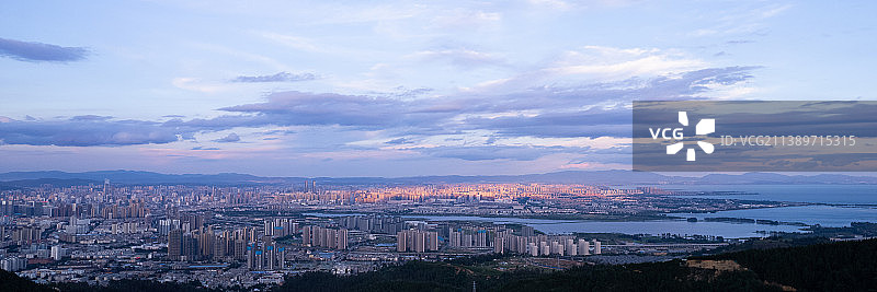 夕阳下的昆明城图片素材