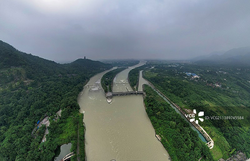 航拍四川成都都江堰水利工程图片素材