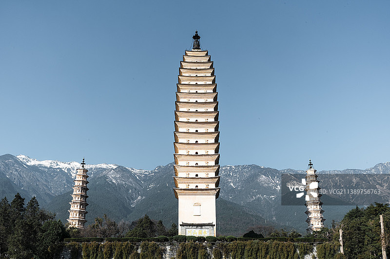 大理·崇圣寺与雪顶苍山图片素材