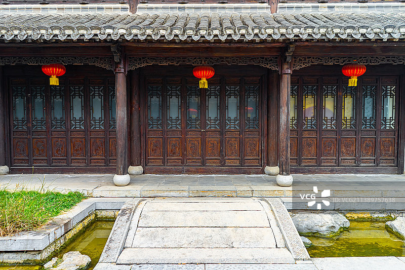 中国山东省枣庄市台儿庄古城，著名旅游景点，中国园林里的古代建筑和平坦而宽的石板路，户外无人图像摄影图片素材