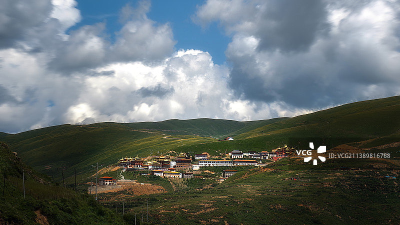 壤塘半山寺庙图片素材