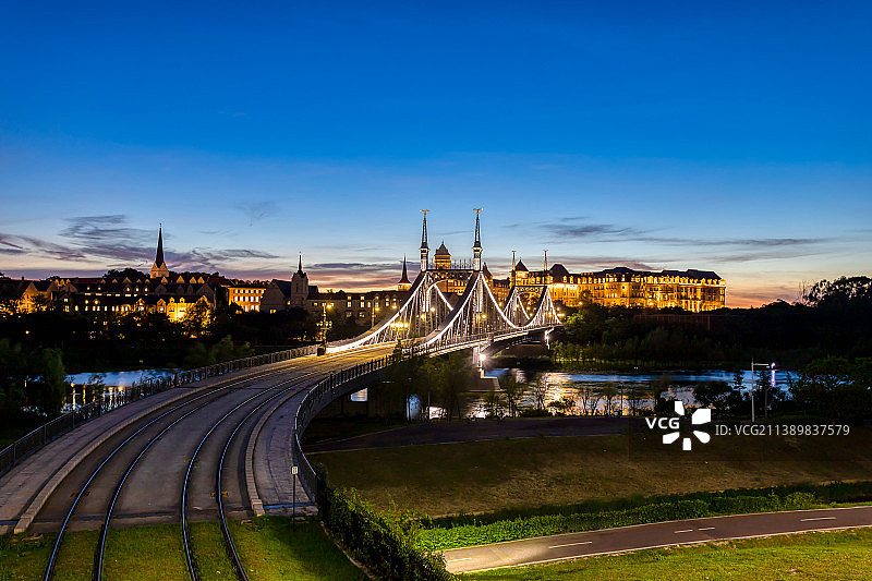 东莞松山湖华为欧洲小镇夜景图片素材