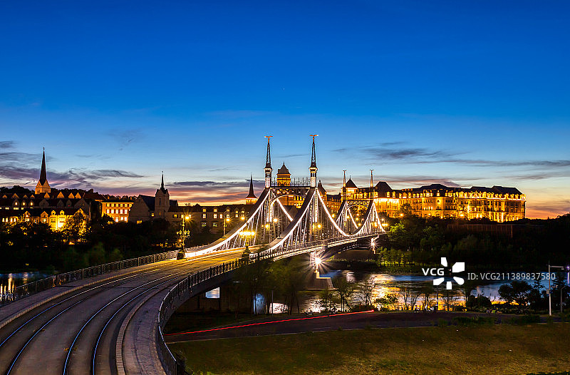 东莞松山湖华为欧洲小镇夜景图片素材