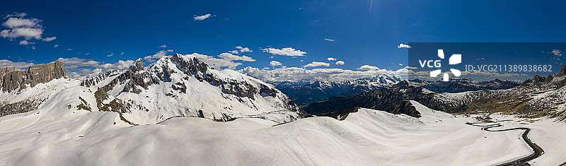 从贾乌山口看到的180度景色，多洛米蒂山脉, 意大利图片素材