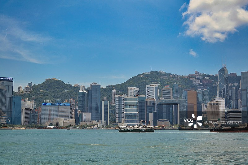 晴天在香港星光大道望向对岸的城市建筑图片素材