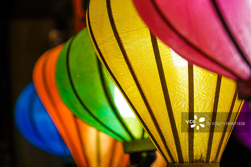 彩色装饰品特写图片素材