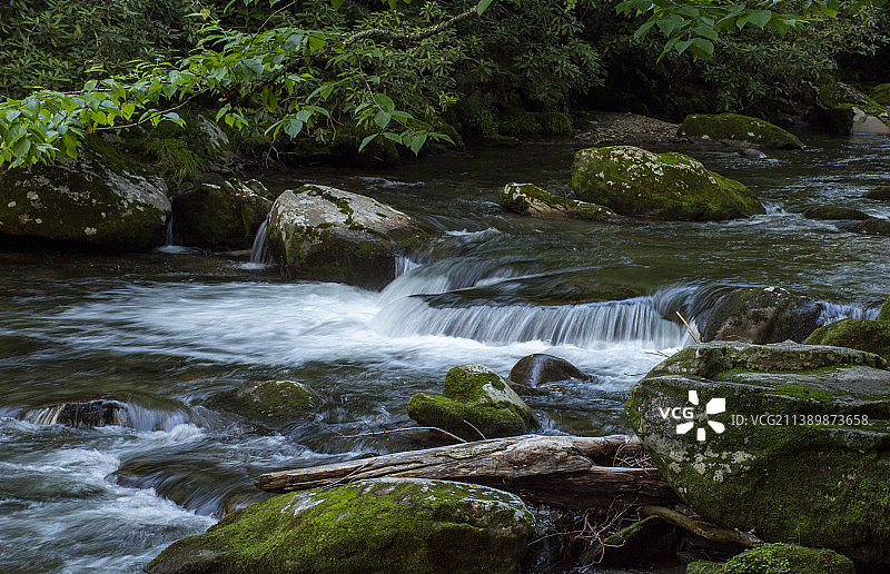 美国大雾山森林瀑布风景图片素材