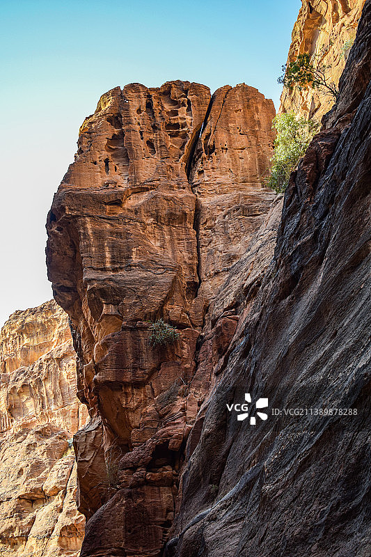 通往约旦佩特拉古城的锡克峡谷图片素材