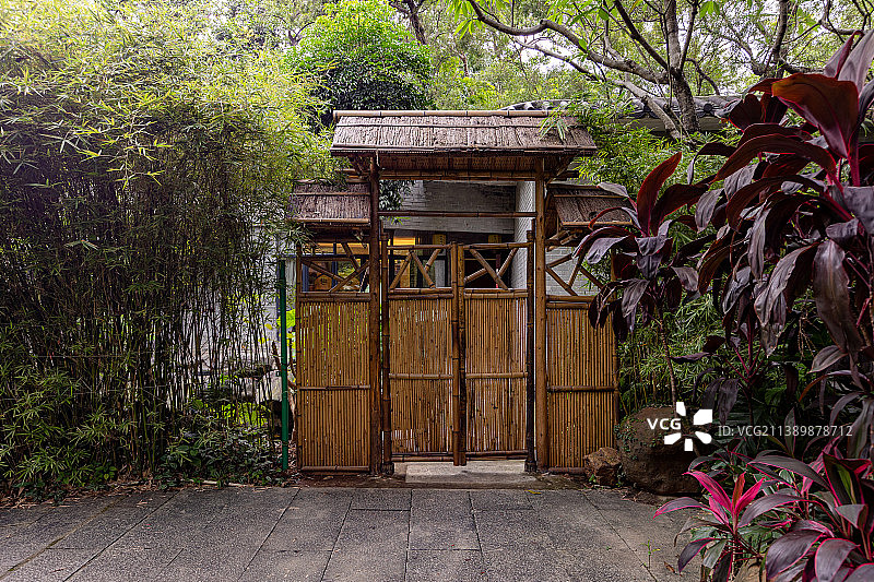 中国风古典庭院的木门图片素材