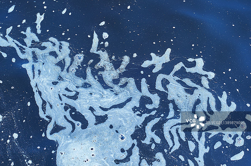 冰冻水的高角度视图图片素材