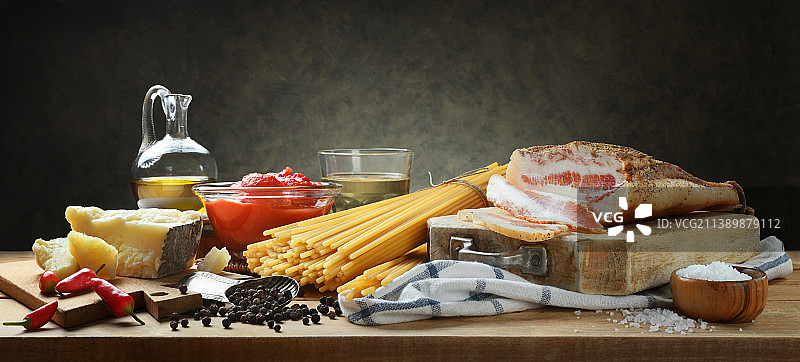 阿马特里切意大利面食材静物，留白图片素材