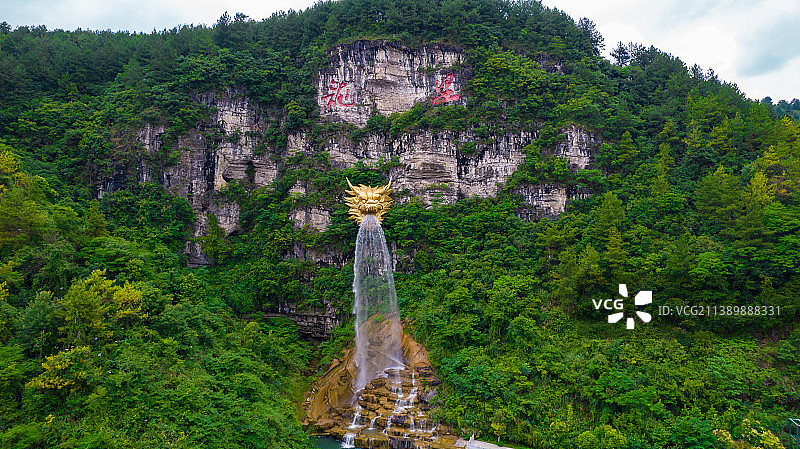 龙吐水航拍-贵州龙里图片素材