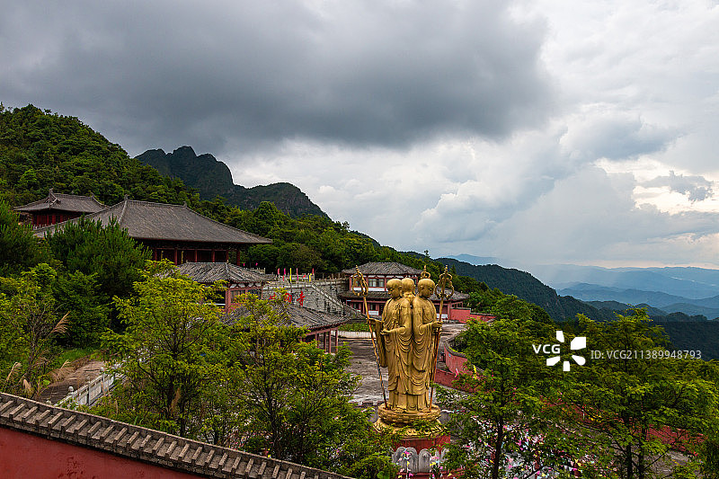 梅州市阴那山佛印禅寺外部地藏王菩萨铜像图片素材