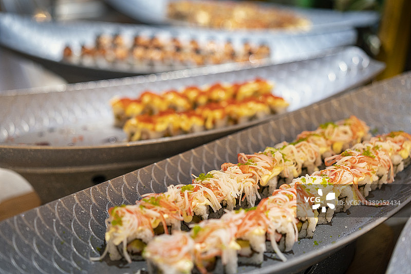 排列的日本寿司图片素材