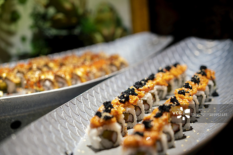 排列的日本寿司图片素材