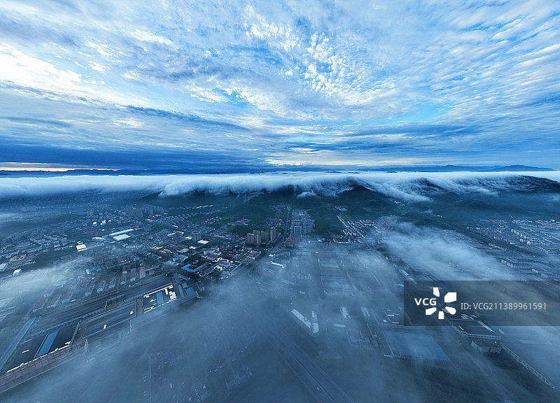 江南浙江  雨后诸暨  城西云雾图片素材