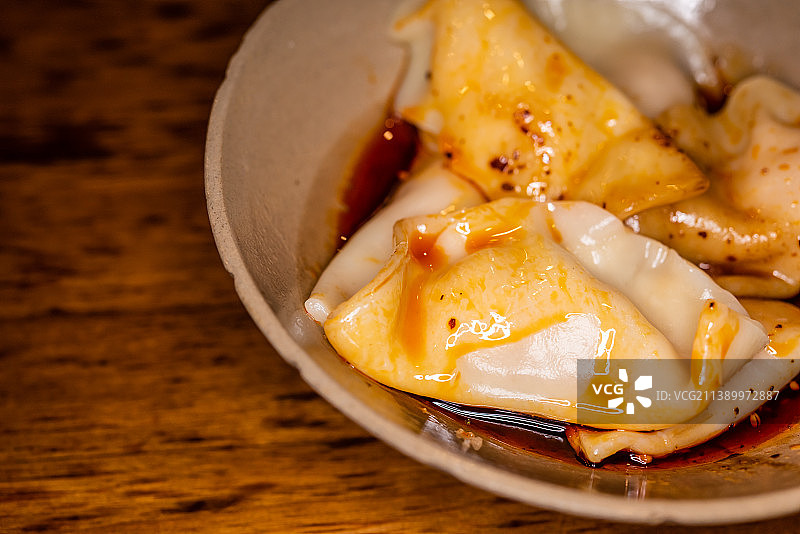 中国四川成都传统小吃钟水饺红油水饺图片素材