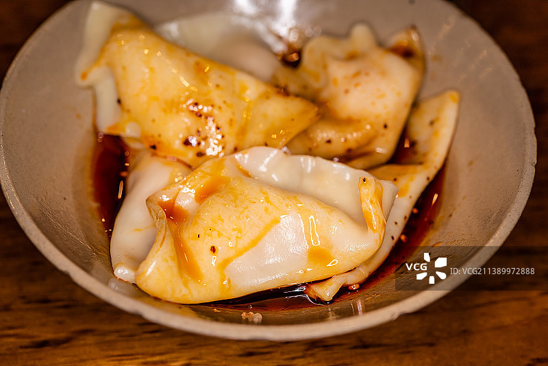 中国四川成都传统小吃钟水饺红油水饺图片素材