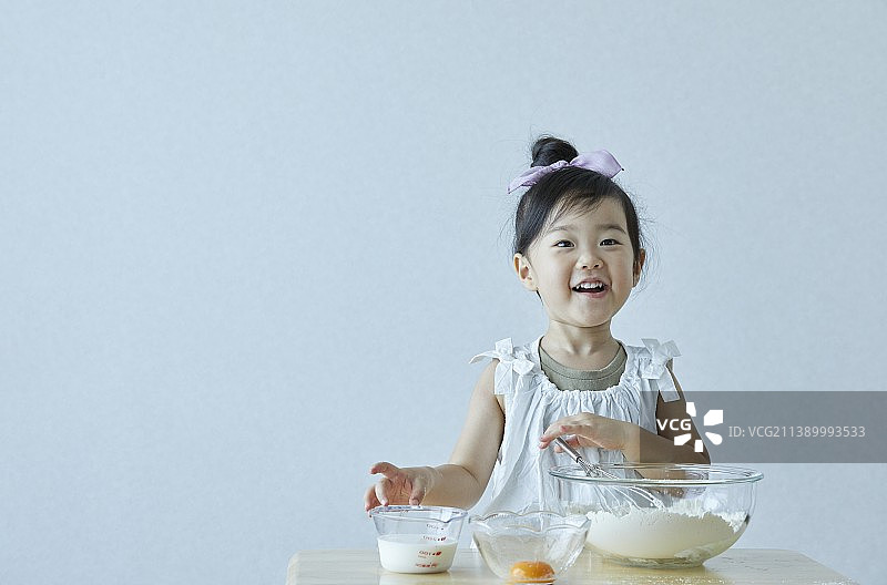 在家的年轻日本女孩图片素材