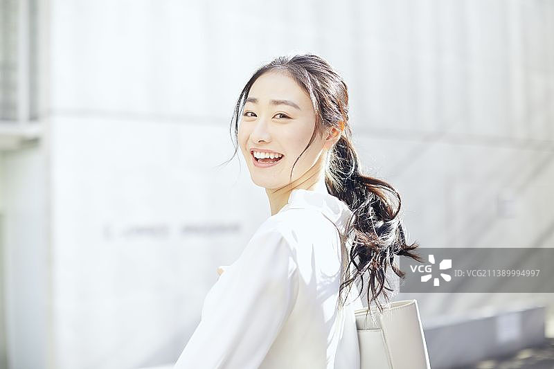 户外日本女人肖像图片素材