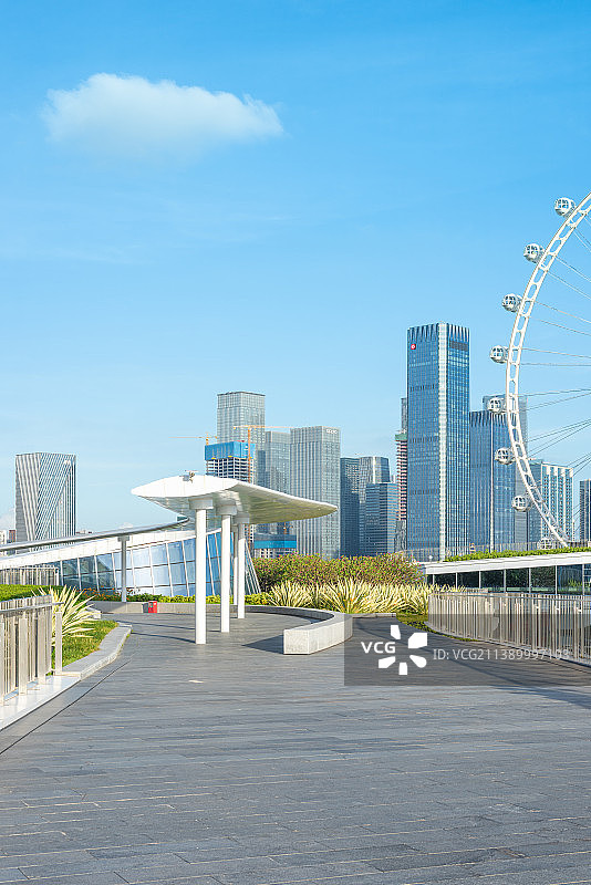 深圳前海建筑群和湾区之光摩天轮图片素材