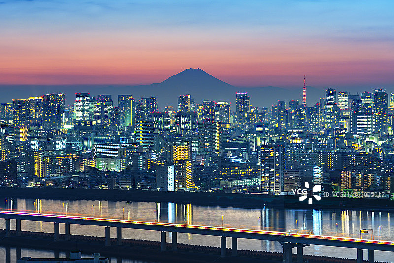 日本东京的富士山景色图片素材
