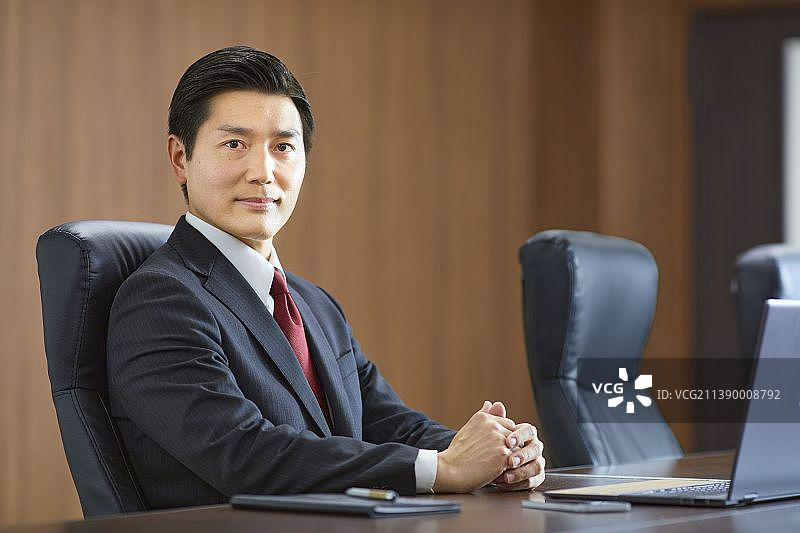 日本商人在办公室图片素材