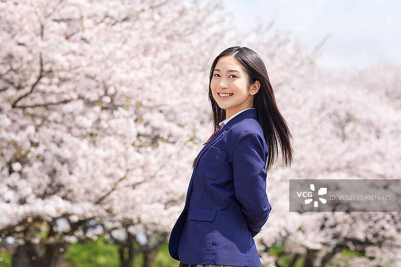日本高中女生转身图片素材