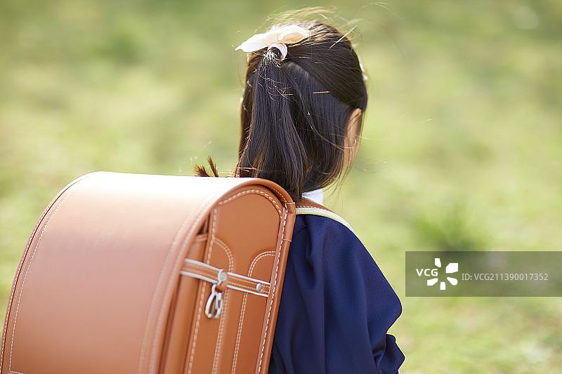 日本小学女生（背面视角）图片素材