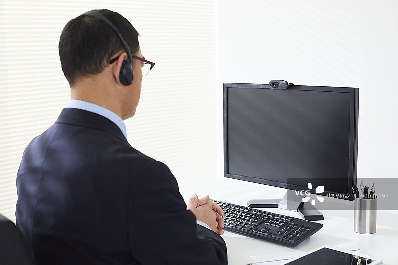 在家工作的日本男人图片素材