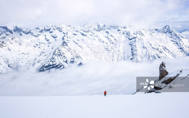 攀登半脊峰图片素材