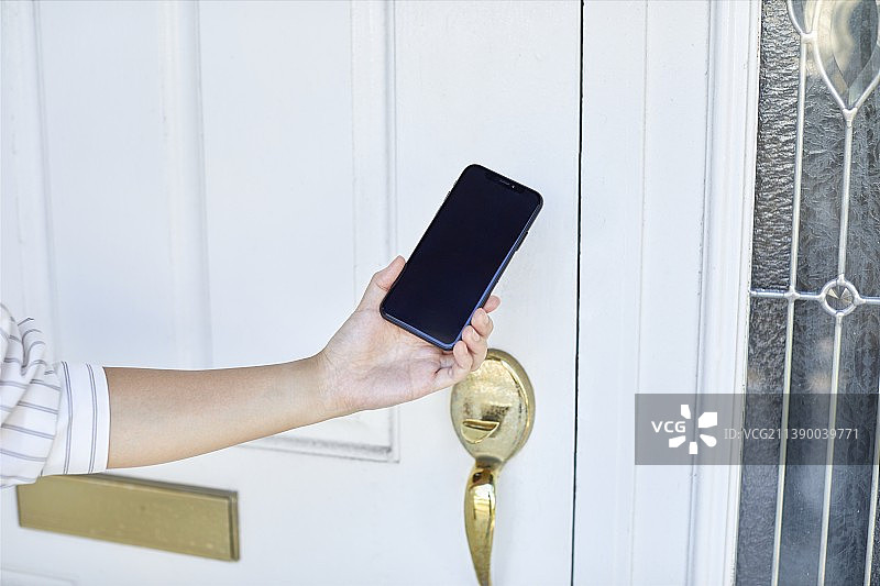 快乐的日本居家女子图片素材