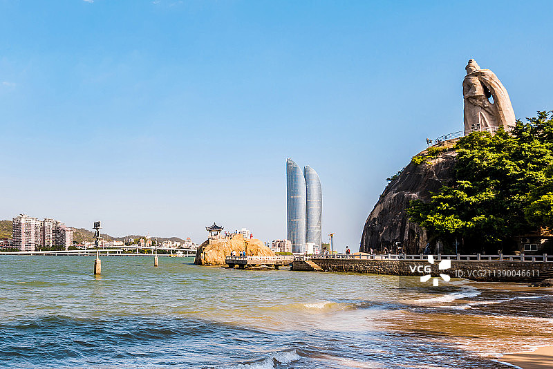 中国福建厦门鼓浪屿海滩皓月园郑成功雕像图片素材