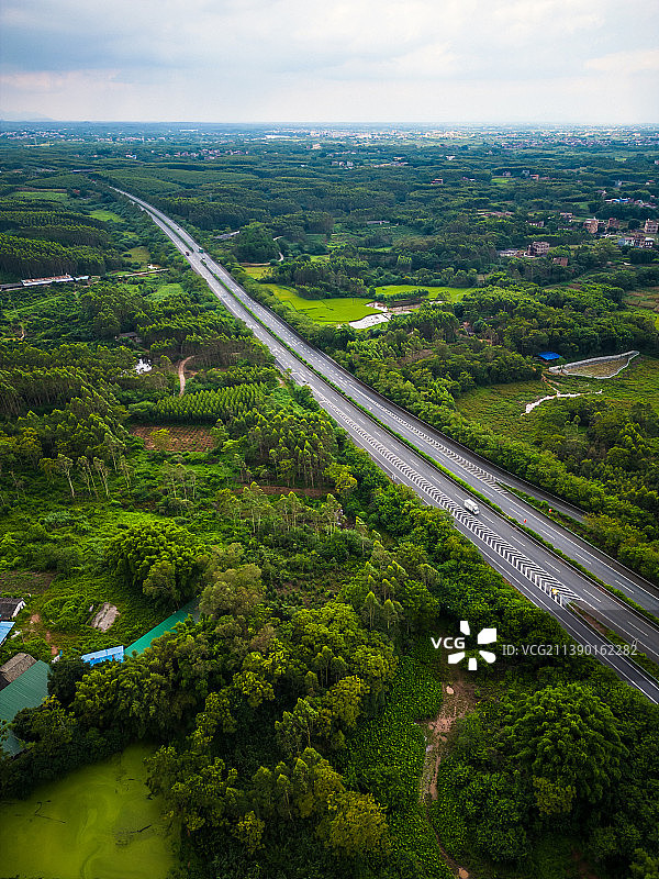 航拍广西高速公路贵港段图片素材