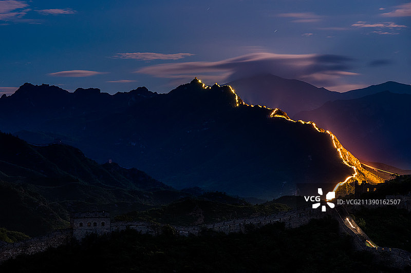 关山月朦胧图片素材