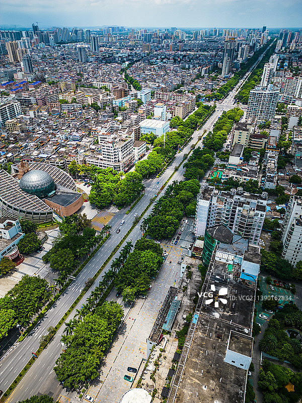 竖屏航拍北海城市建筑海城区图片素材