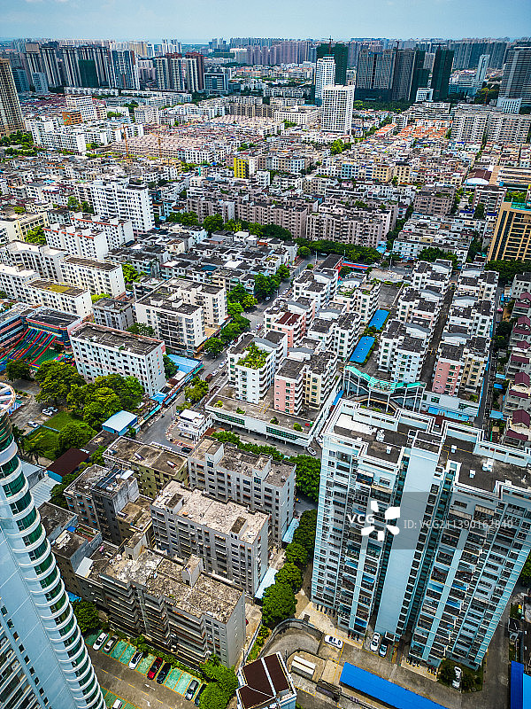 竖屏航拍北海城市建筑海城区图片素材