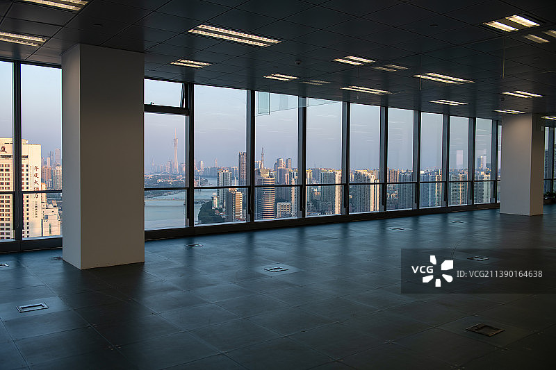 办公室玻璃看广州城市风貌图片素材