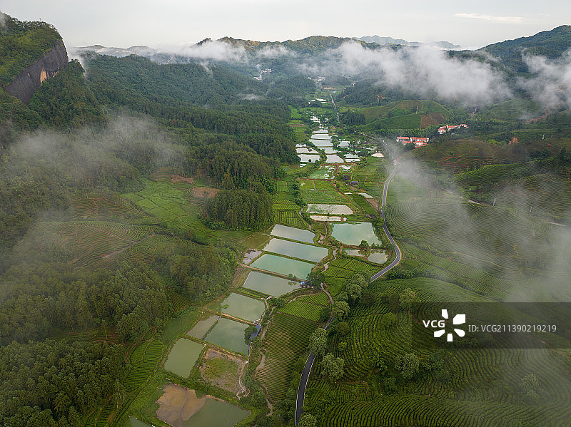 无人机视角，武夷山三才峰齐云峰全貌图片素材