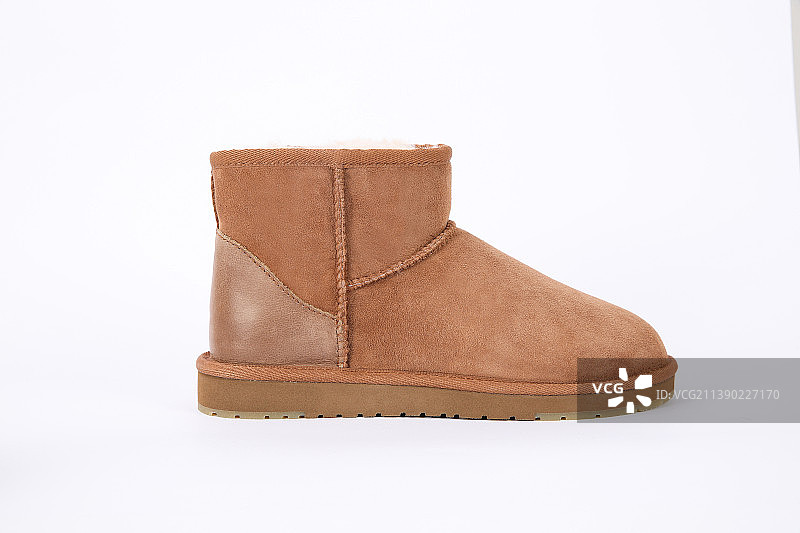 白背景保暖雪地靴图片素材