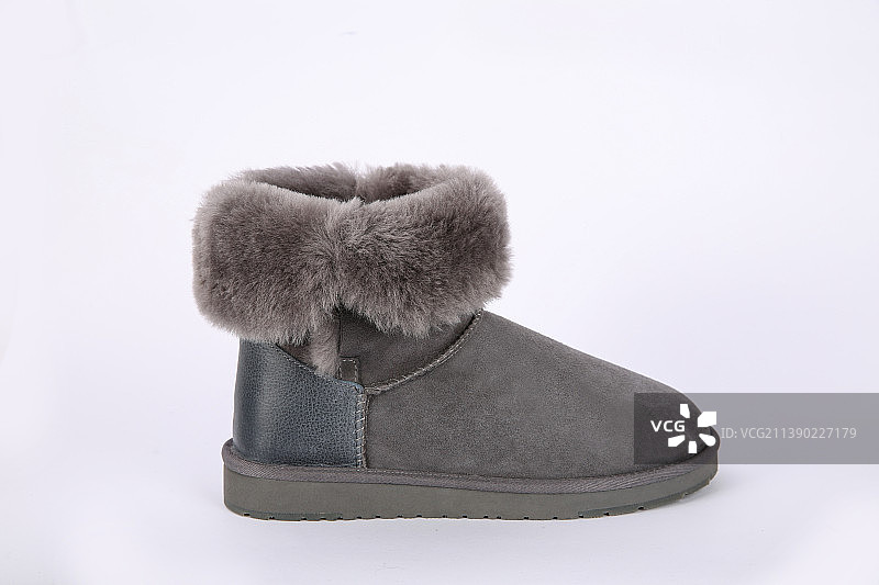 白背景保暖雪地靴图片素材