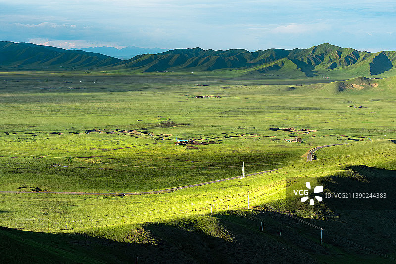 诺尔盖草原广阔景观图片素材