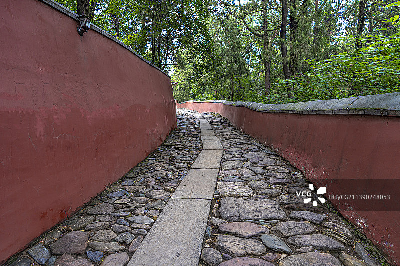 戒台寺 潭柘寺 古建筑 大雄宝殿 寺庙 大殿 选佛场 天下第一戒坛 帝王树 千佛阁 铜钟 庭院 古树图片素材