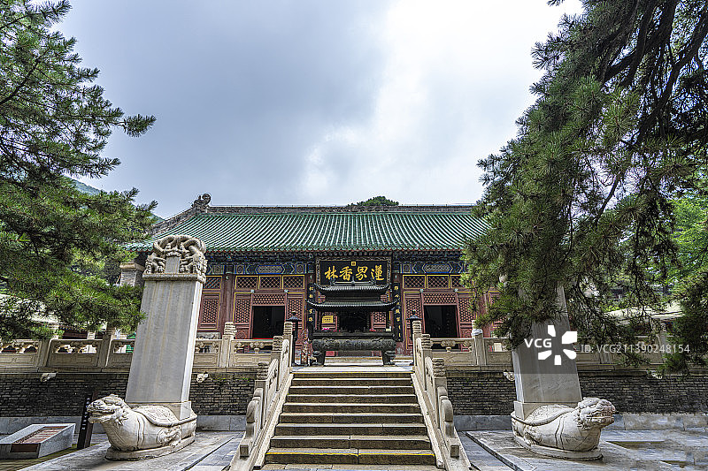 戒台寺 潭柘寺 古建筑 大雄宝殿 寺庙 大殿 选佛场 天下第一戒坛 帝王树 千佛阁 铜钟 庭院 古树图片素材