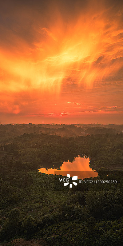一次雨后的晚霞图片素材