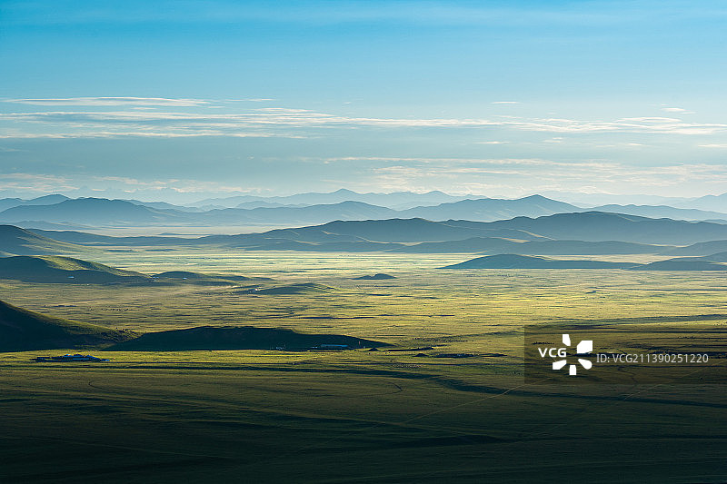 傍晚时刻的广阔诺尔盖草原图片素材