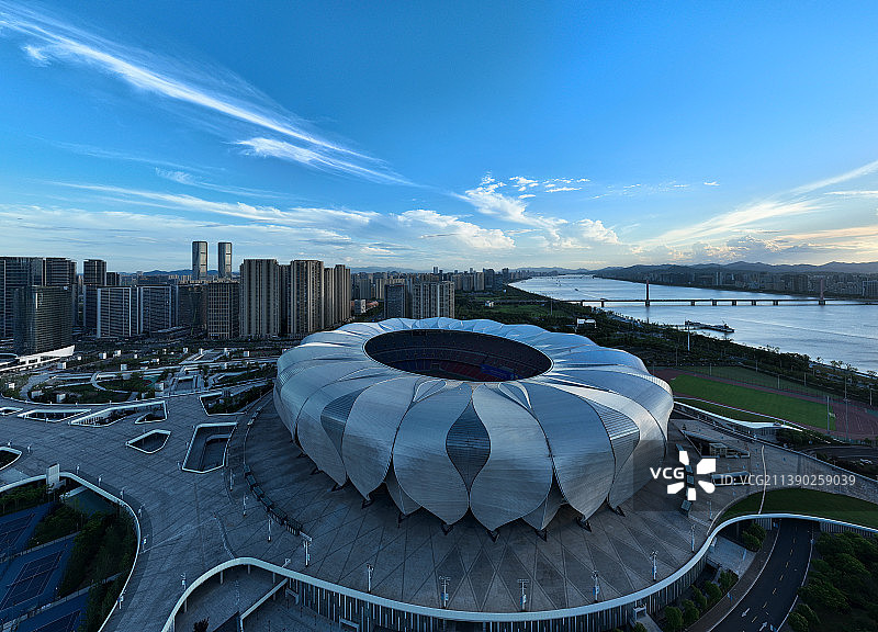 航拍杭州亚运会奥体中心体育场城市天际线图片素材