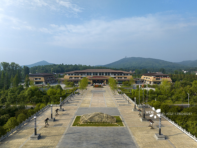 航拍襄阳古隆中风景区游客中心旅游风光图片素材