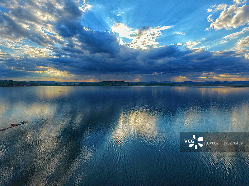 闪电湖倒影 水光接天图片素材