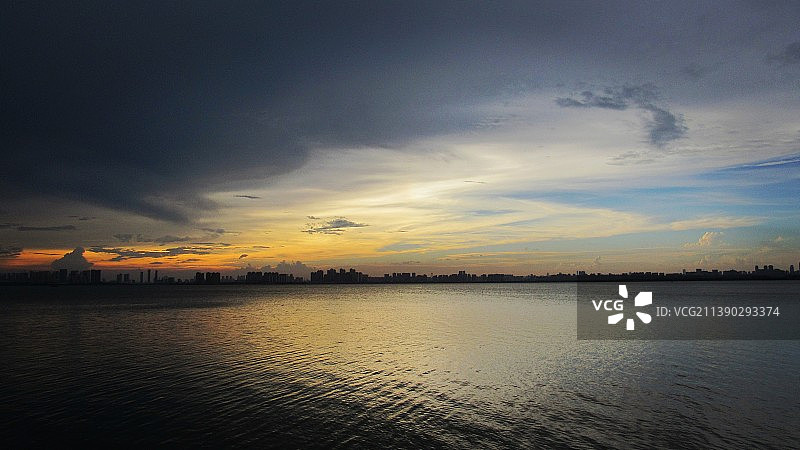 汤逊湖的彩云图片素材